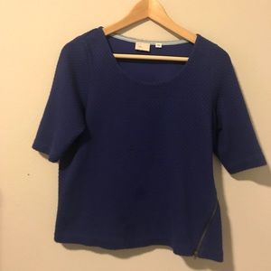 Blue textured top
